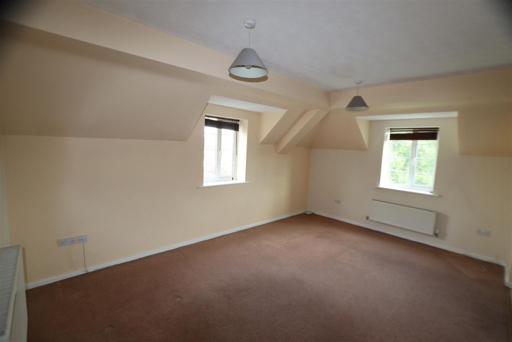 Property photo 3 of 8 Lounge.Jpg