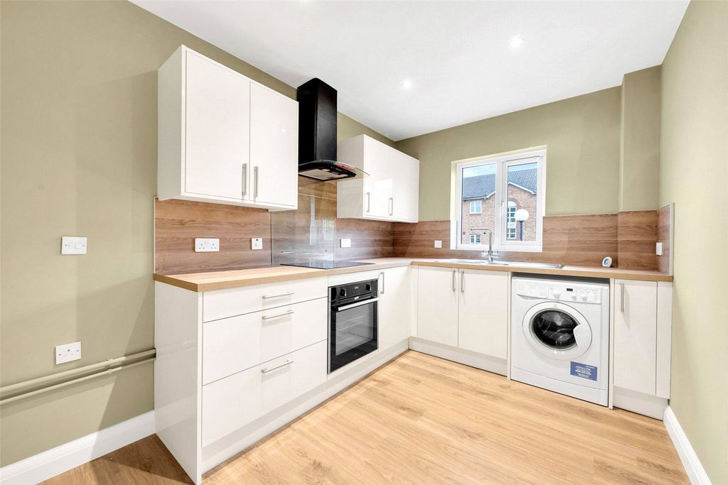 Property photo 3 of 8 Kitchen