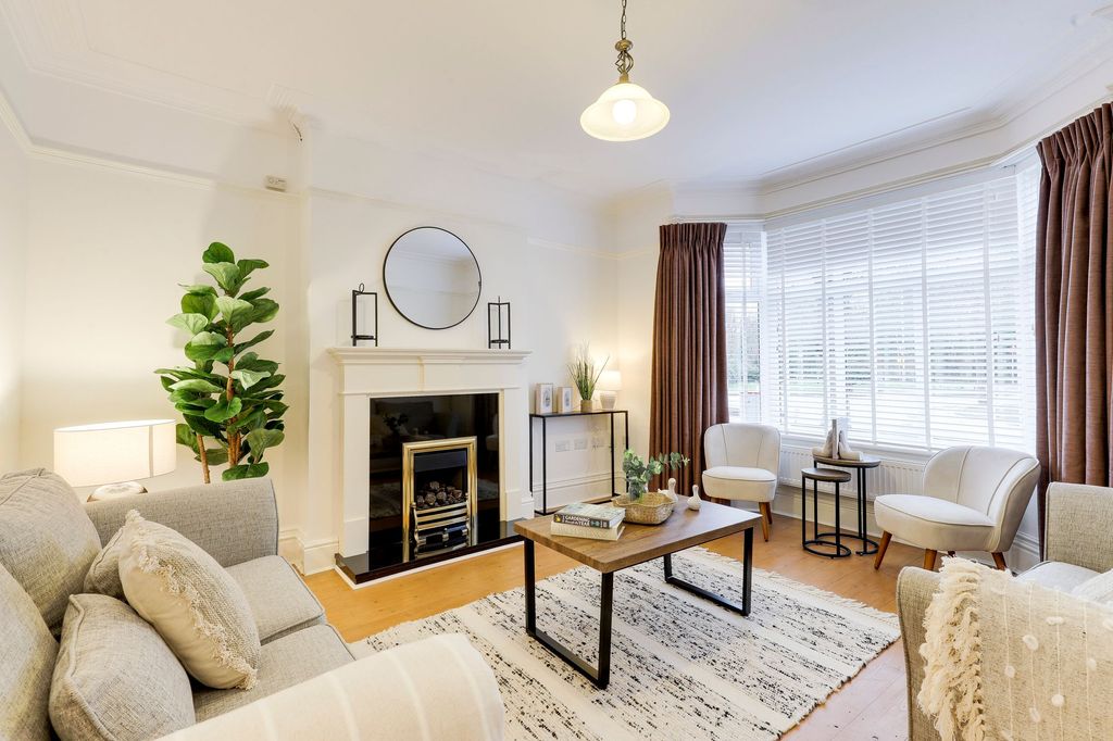 Property photo 2 of 33