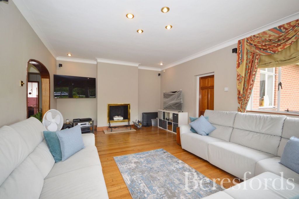Property photo 3 of 19 2