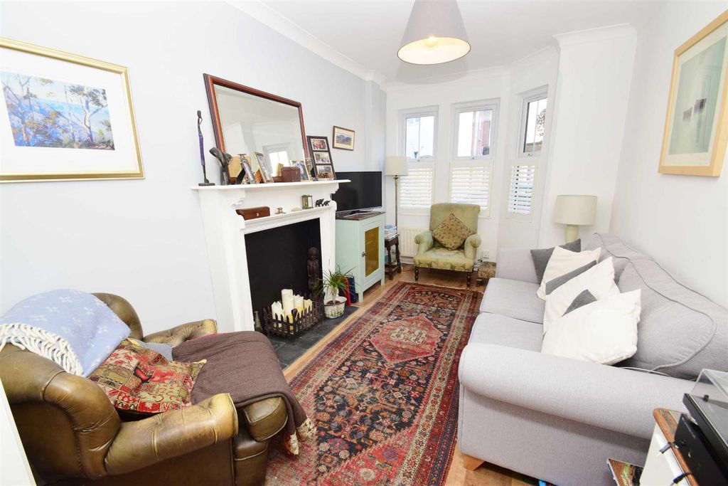 Property photo 2 of 8