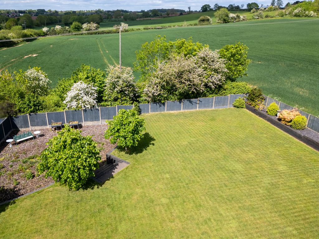 Property photo 2 of 40 115Knowlehillhurleyatherstonecv92Ja11