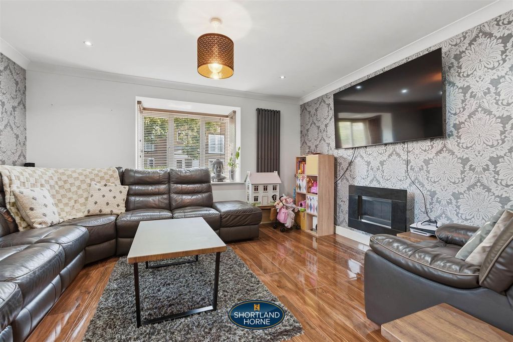 Property photo 3 of 41 41 Alverley Rd (31 Of 45).Jpg