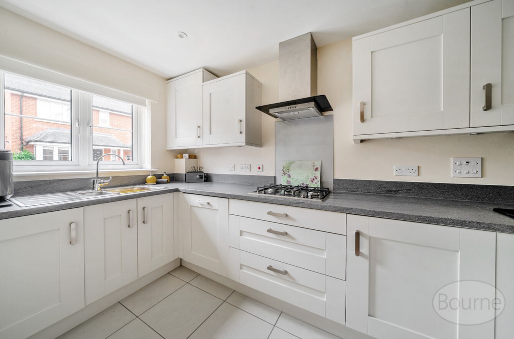 Property photo 3 of 14 895Ec0B8-c3Fb-4cd...