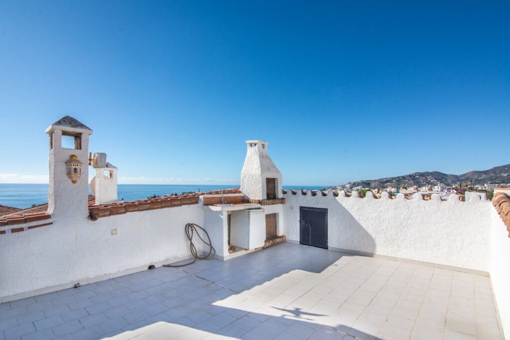 Property photo 3 of 10 Roof Terrace Barbecue