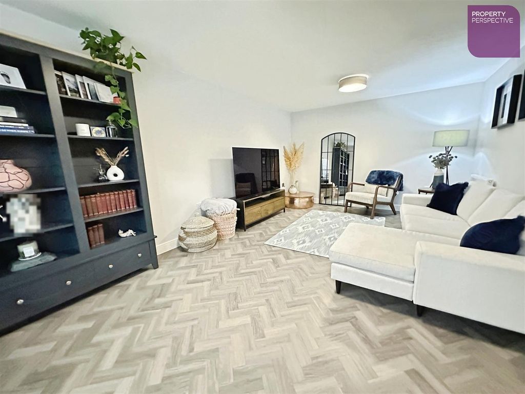 Property photo 3 of 17 E7Afeb1c-Img_0928.Jpg