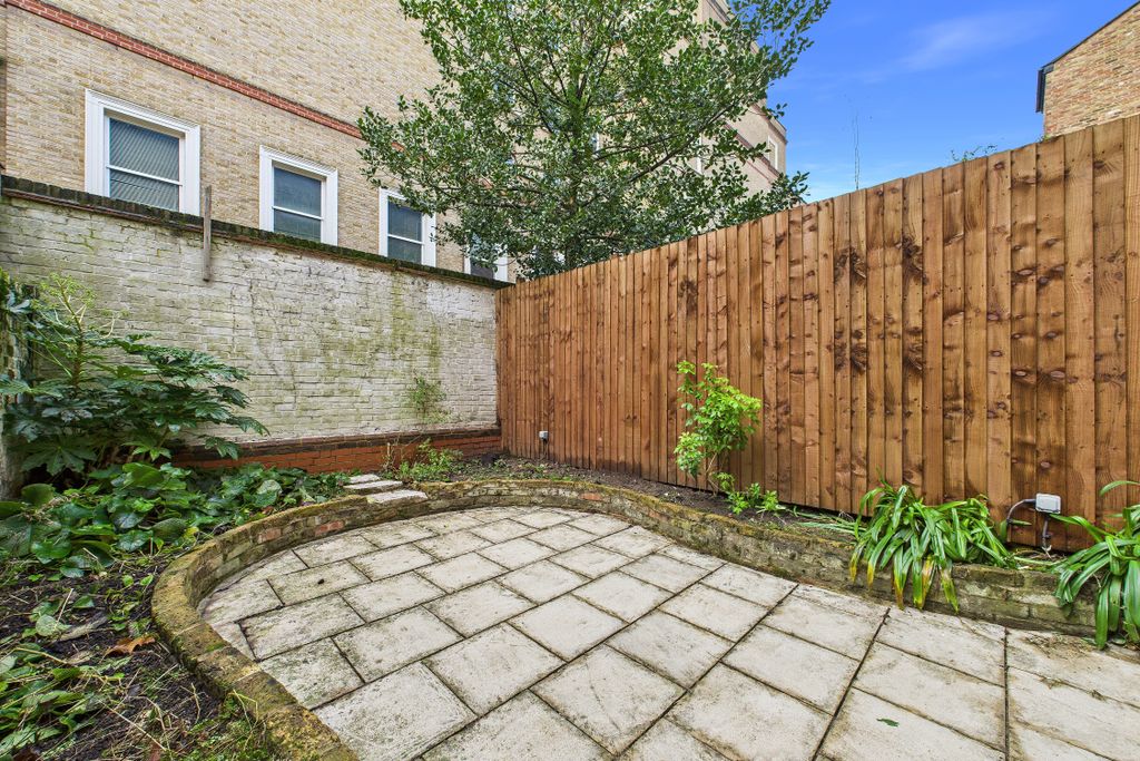 Property photo 2 of 18