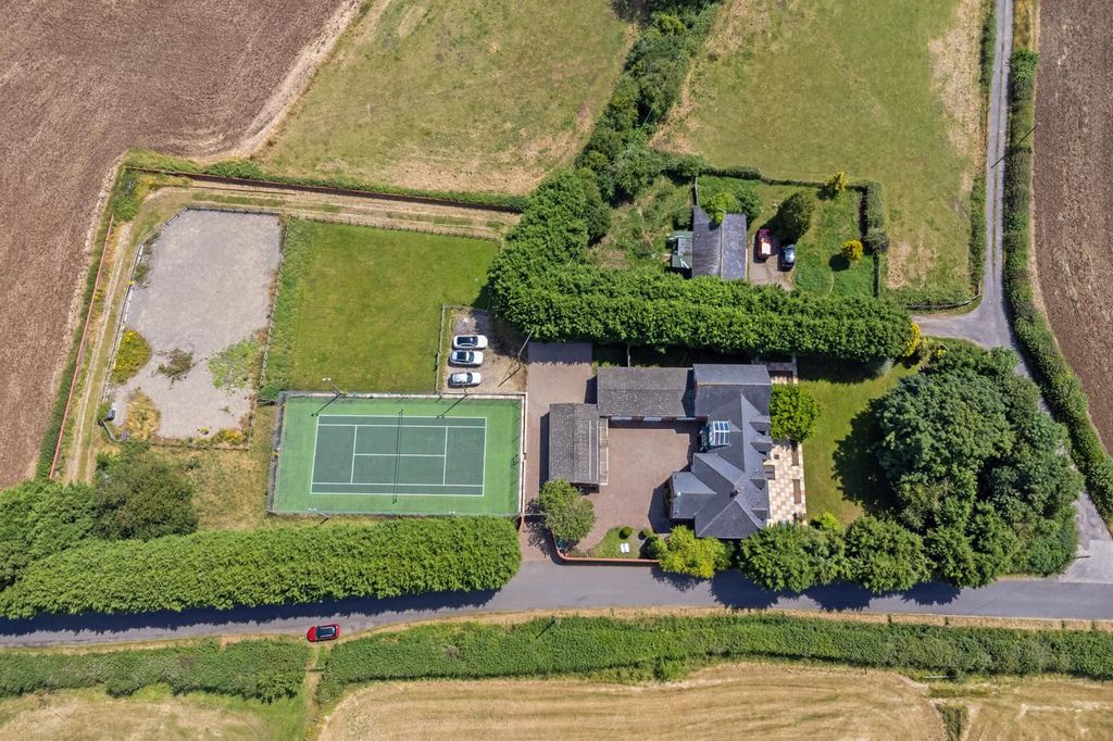 Property photo 2 of 10 Aerial