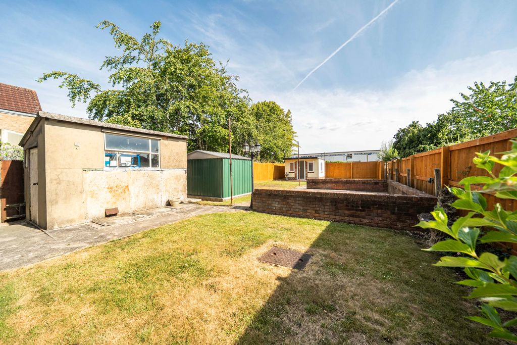 Property photo 2 of 16 14928786