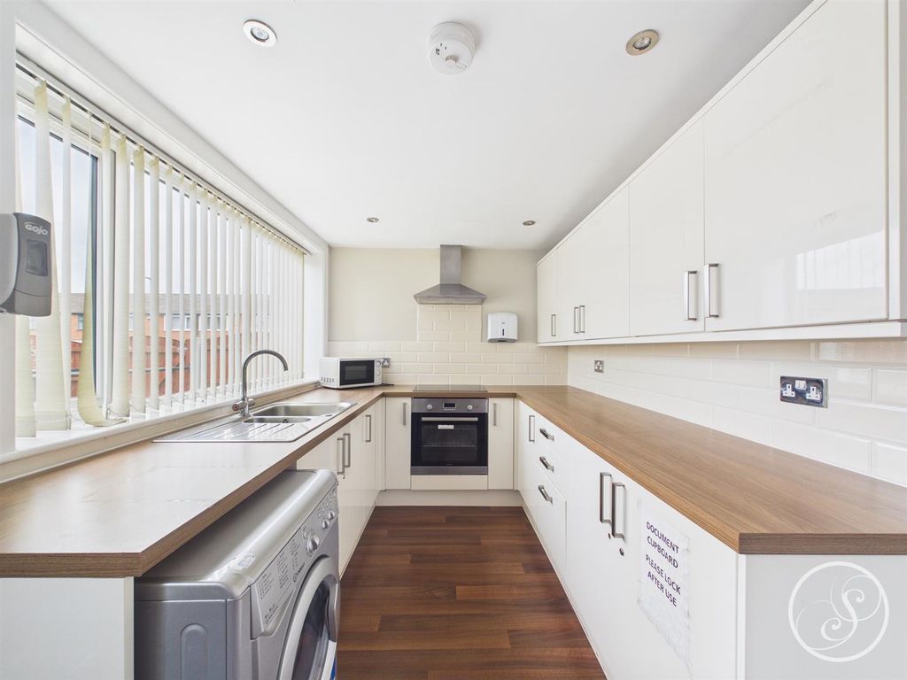 Property photo 3 of 21 Kitchen/Diner