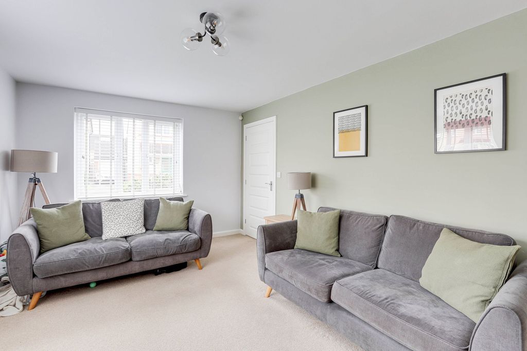 Property photo 2 of 20