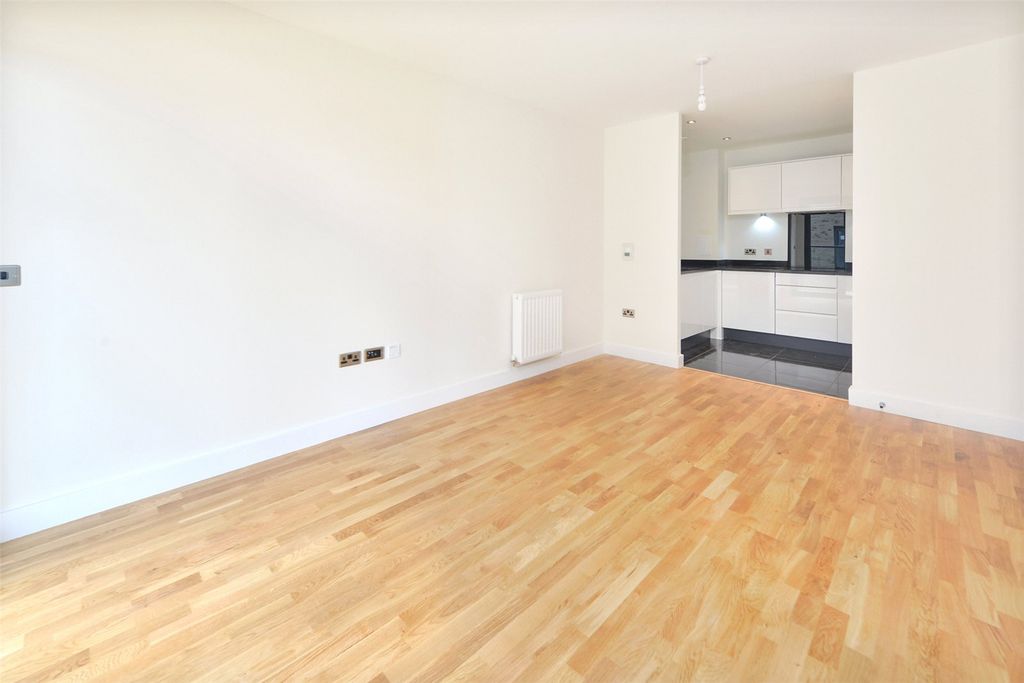 Property photo 3 of 8 Picture No. 24