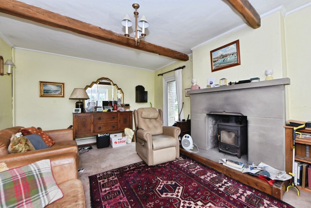 Property photo 3 of 13 Lounge