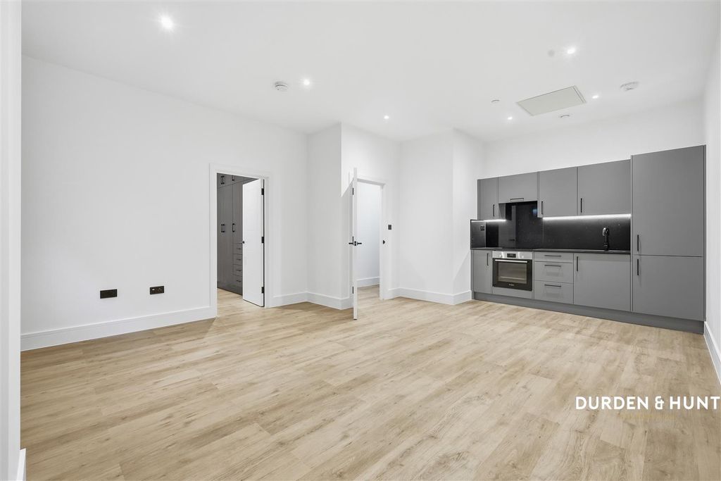 Property photo 3 of 8 St Johns Street