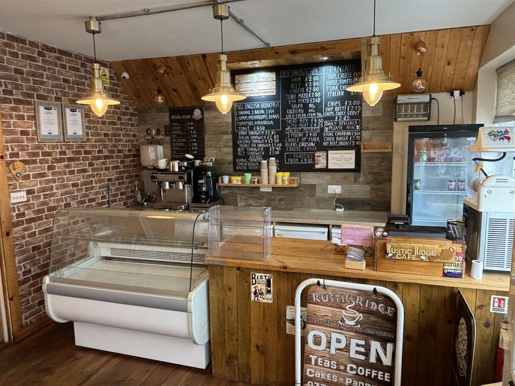 Property photo 1 of 7 Photo 0