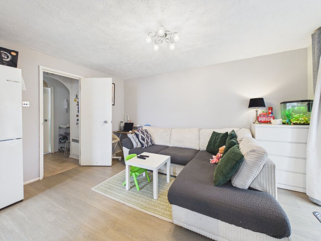 Property photo 2 of 9 Living Room