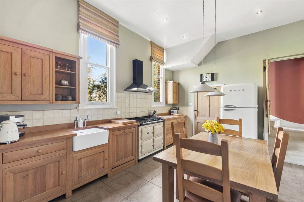 Property photo 3 of 18 Kitchen