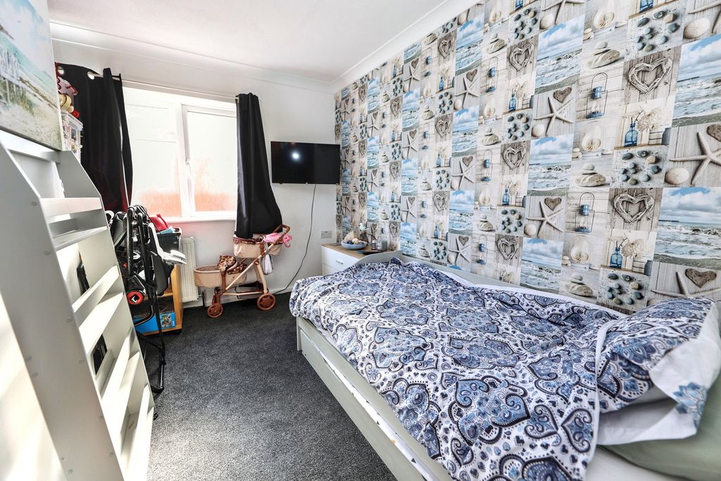 Additional image 15 of 6 bed detached house for saleSt. Pauls Road, Clacton-On-Sea CO15
