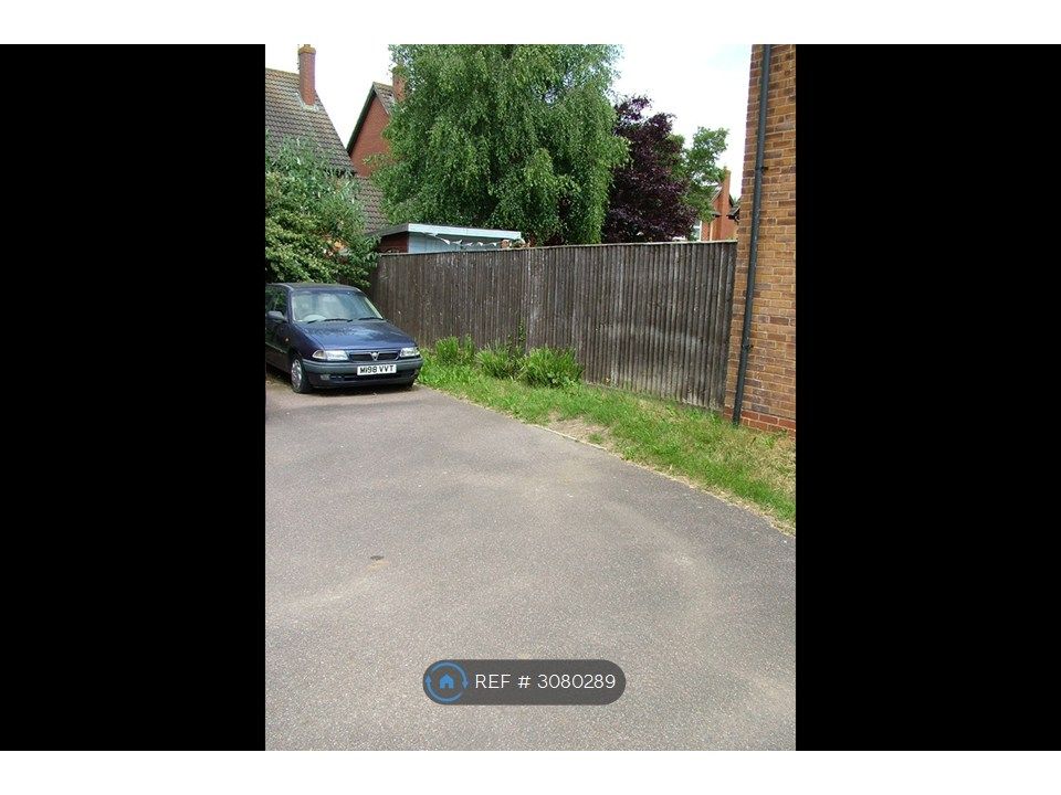 Property photo 2 of 10 Additional Parking For 2-3 Vehicles