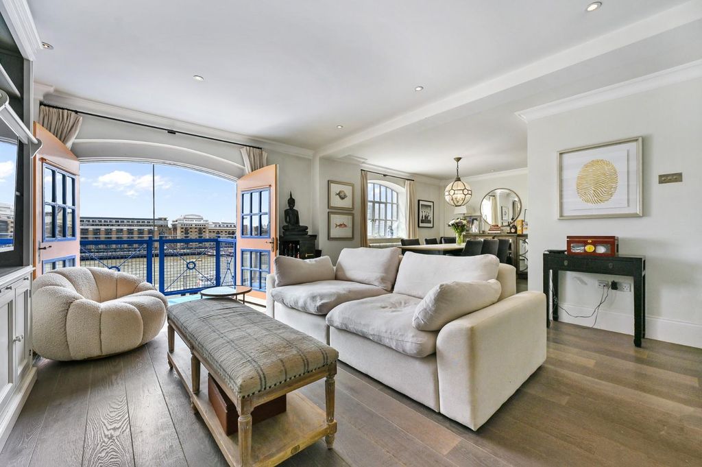 Property photo 1 of 11 Tec - 19 Millers Wharf - Reception1 (1).Jpg