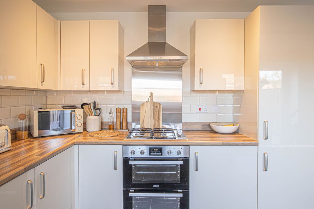 Property photo 3 of 26 5120145