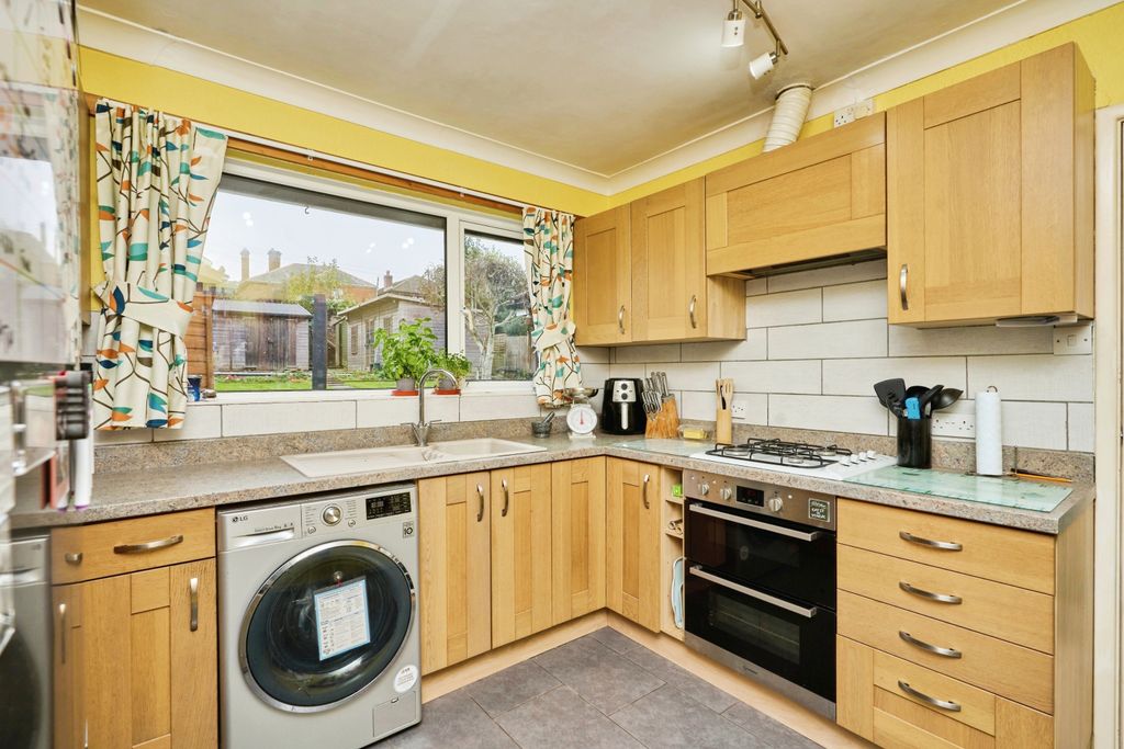 Property photo 3 of 17 Kitchen