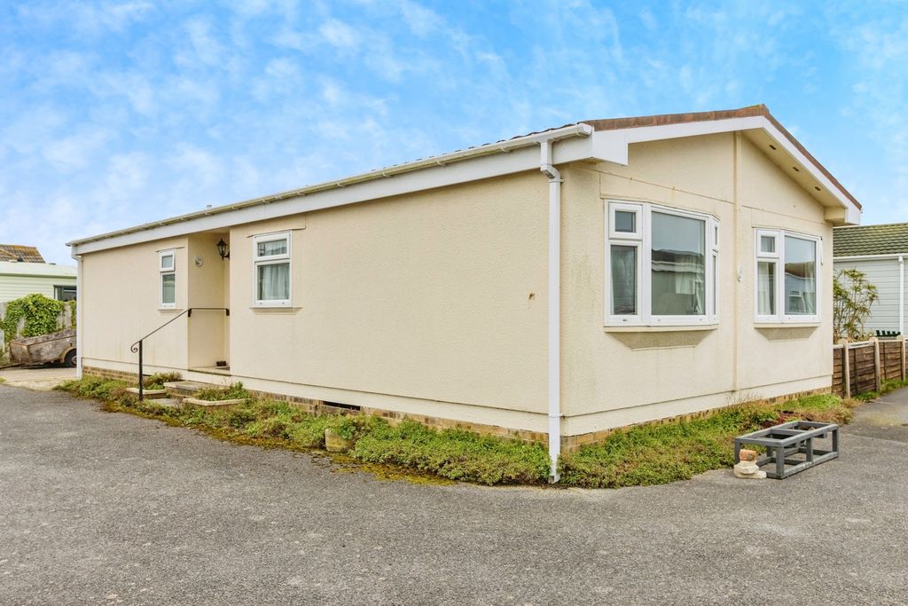 Property photo 2 of 17 Photo