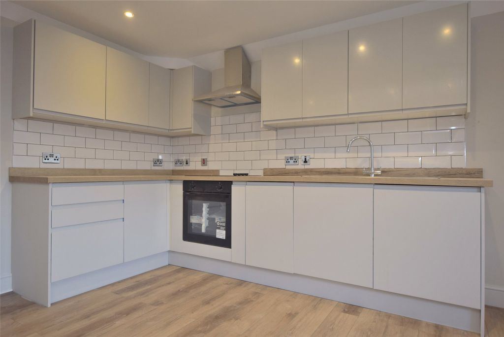 Property photo 3 of 16 Kitchen