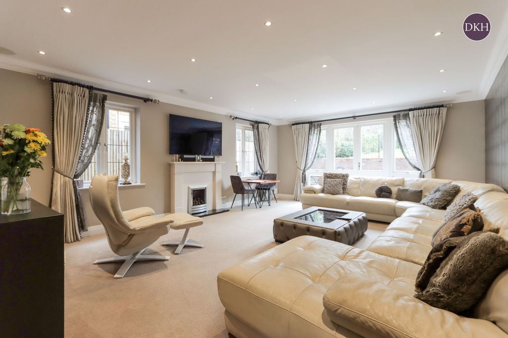 Property photo 3 of 27 Picture No. 16