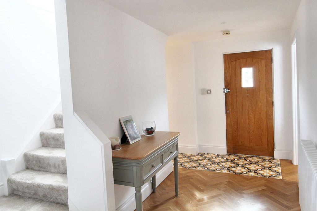 Property photo 3 of 47 Hallway