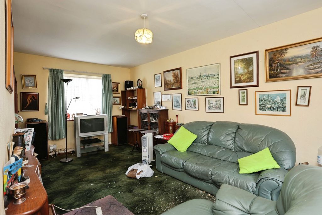 Property photo 3 of 17 Photo