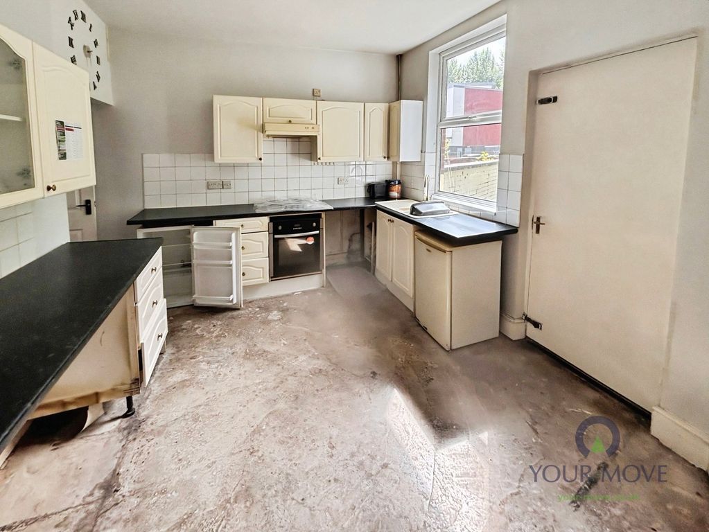 Property photo 2 of 16 Kitchen