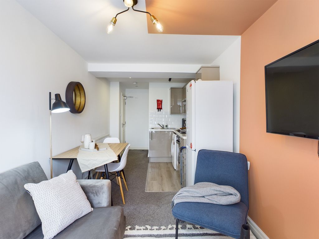 Property photo 1 of 10 A Bright And Inviting Large Modern Living Room Per...