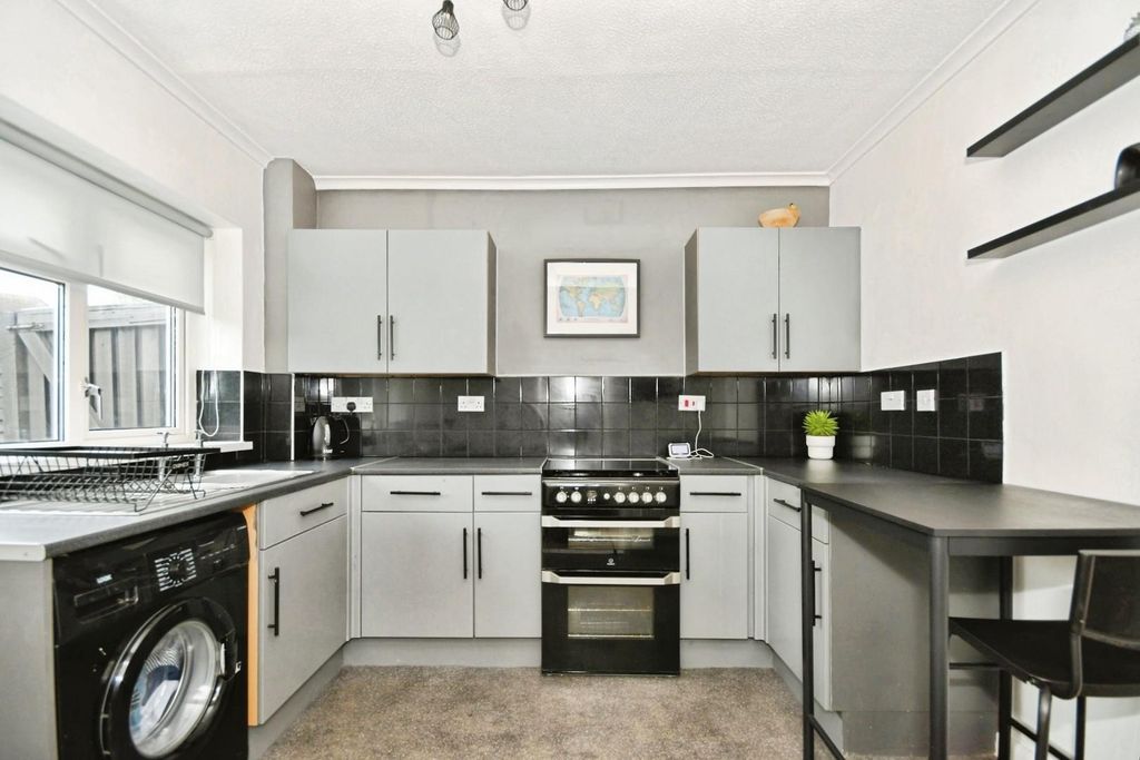 Property photo 2 of 14 Kitchen.Jpg