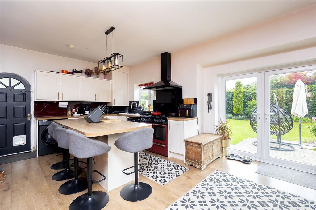 Property photo 3 of 43 Kitchen