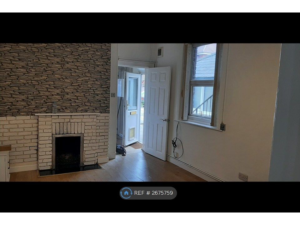 Property photo 3 of 9 Lounge