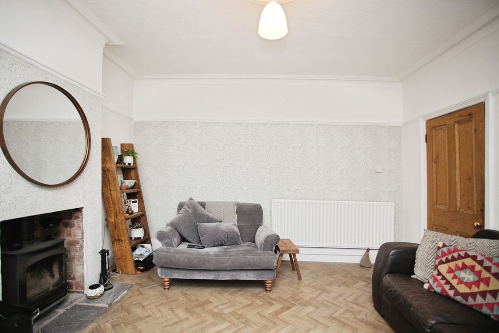 Property photo 3 of 25 Front Reception