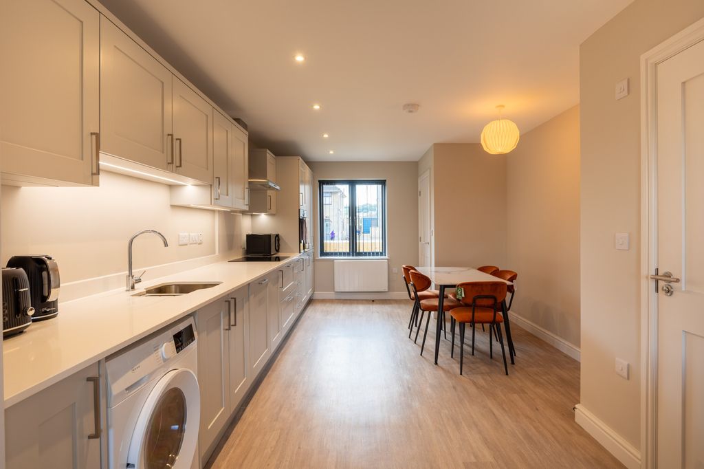 Property photo 2 of 35