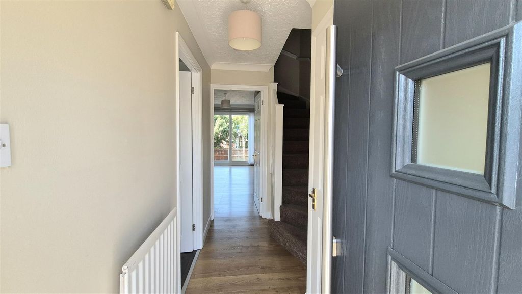 Property photo 2 of 30 Entrance Hall