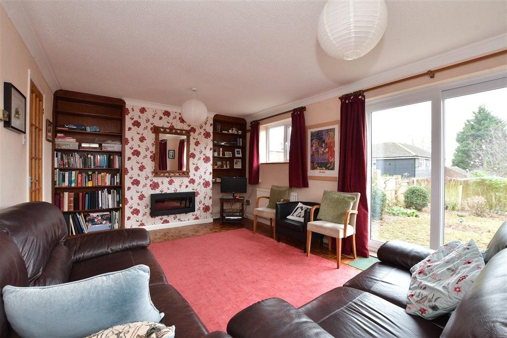 Property photo 3 of 11 Lounge