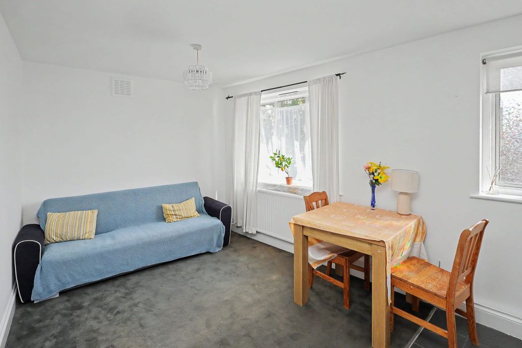 Property photo 3 of 10 165B Hermit Road, Canning Town, London E16 4Le