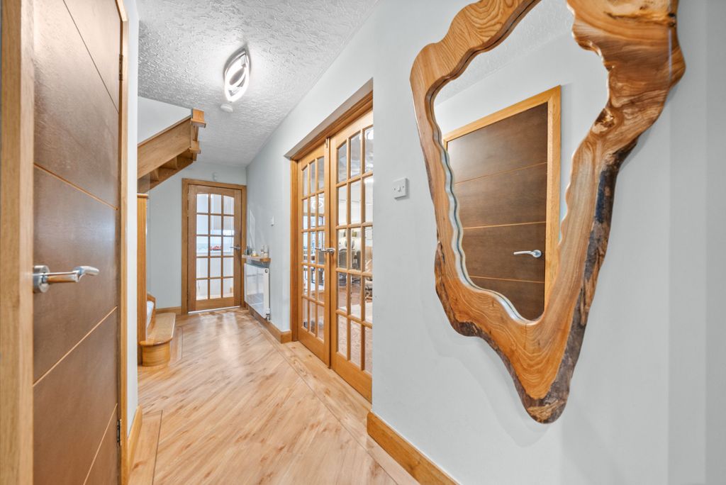 Property photo 3 of 47