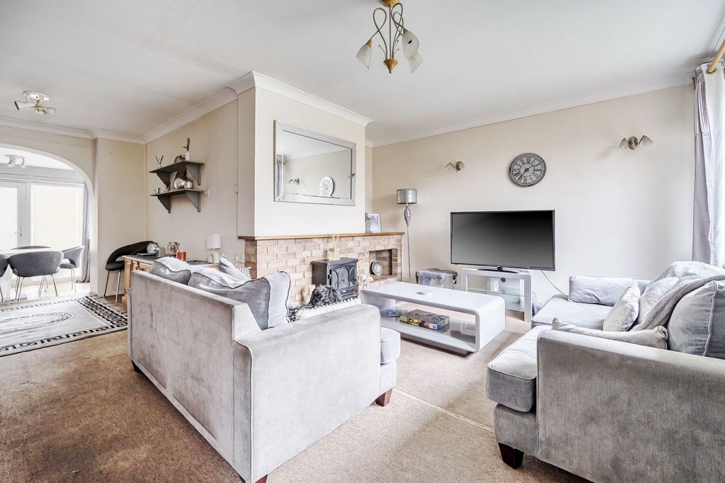 Property photo 2 of 12