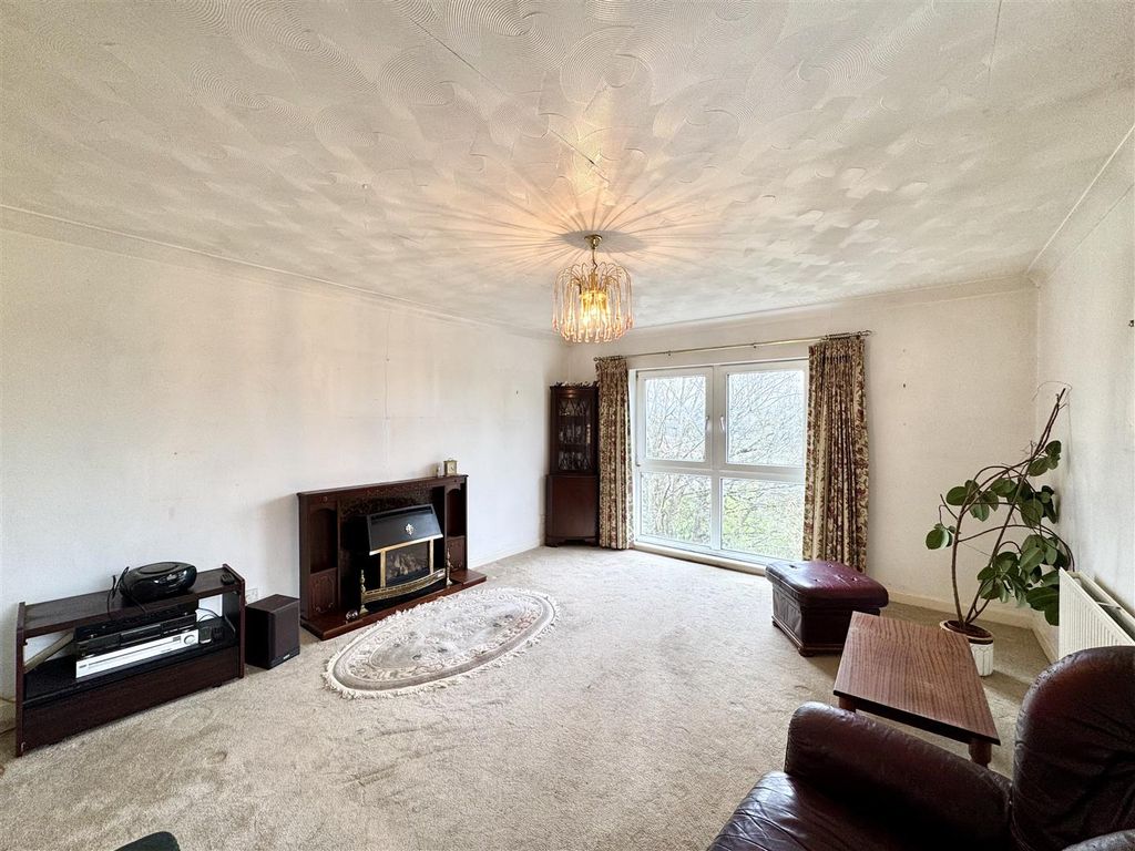 Property photo 2 of 17 Sitting Room