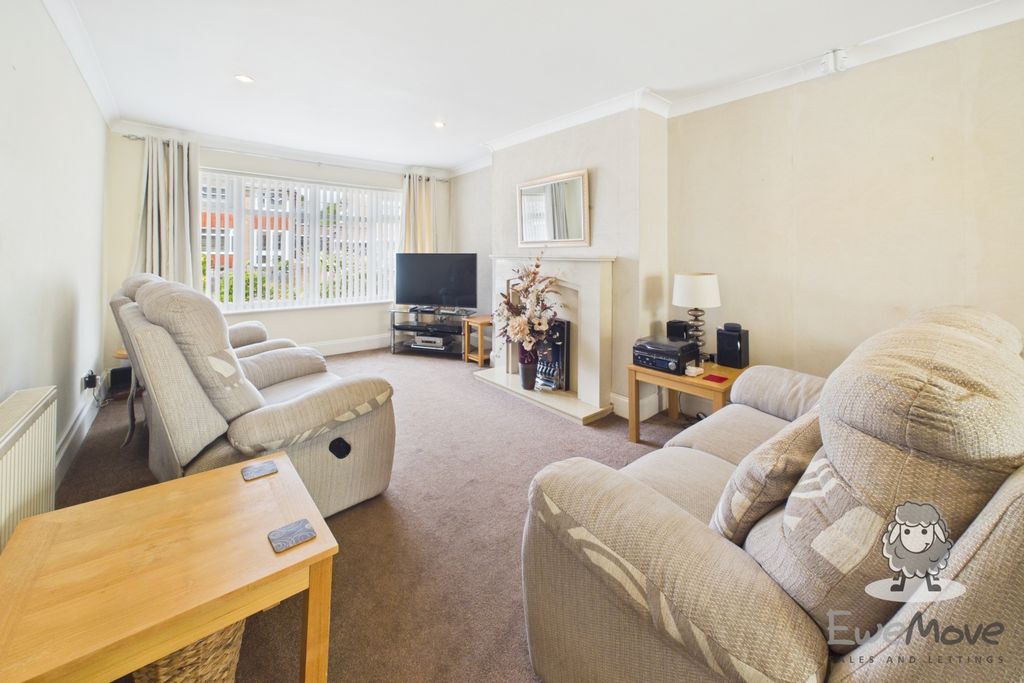Property photo 2 of 17 9