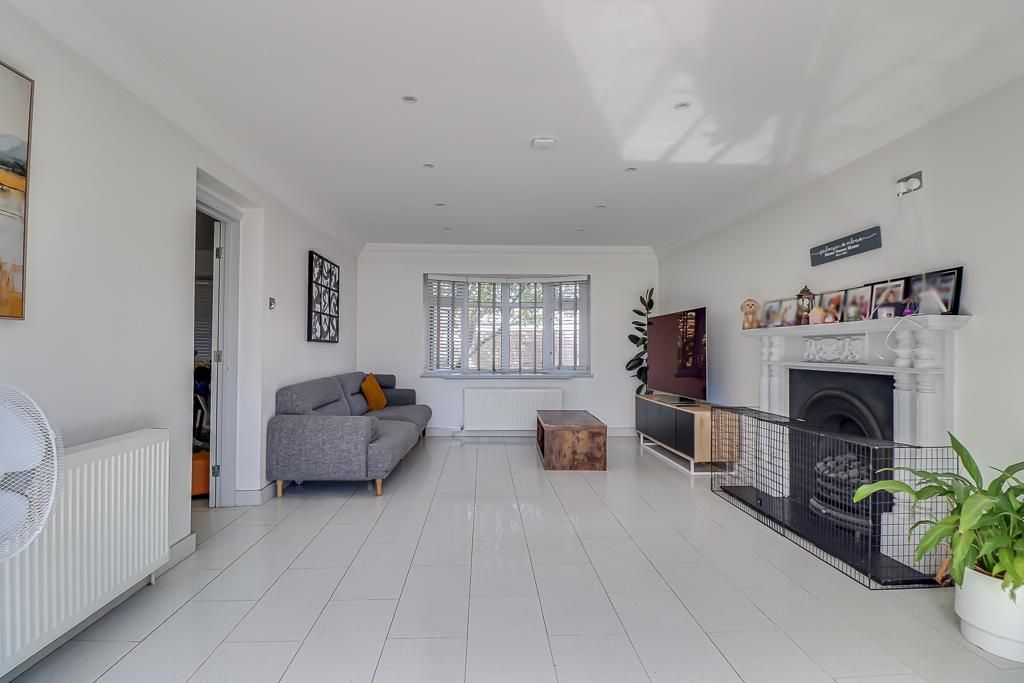 Property photo 2 of 29 Lounge