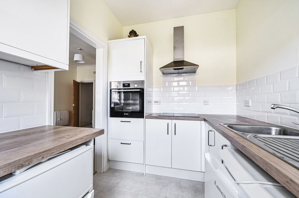 Property photo 3 of 18 3 - 1329530-10-6888E6...