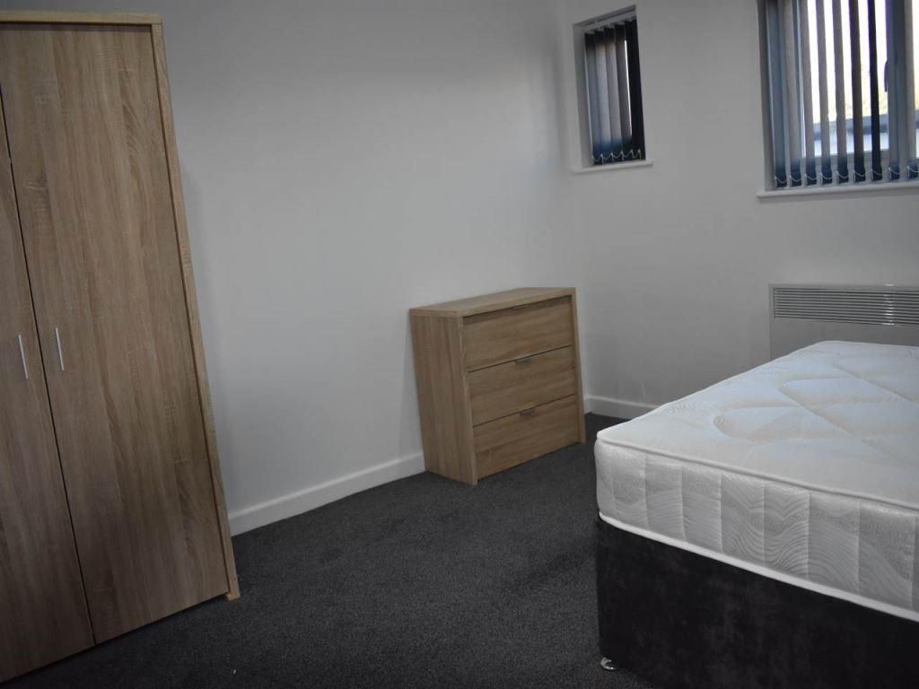 Property photo 2 of 21 Queensbury Ct3.Jpg