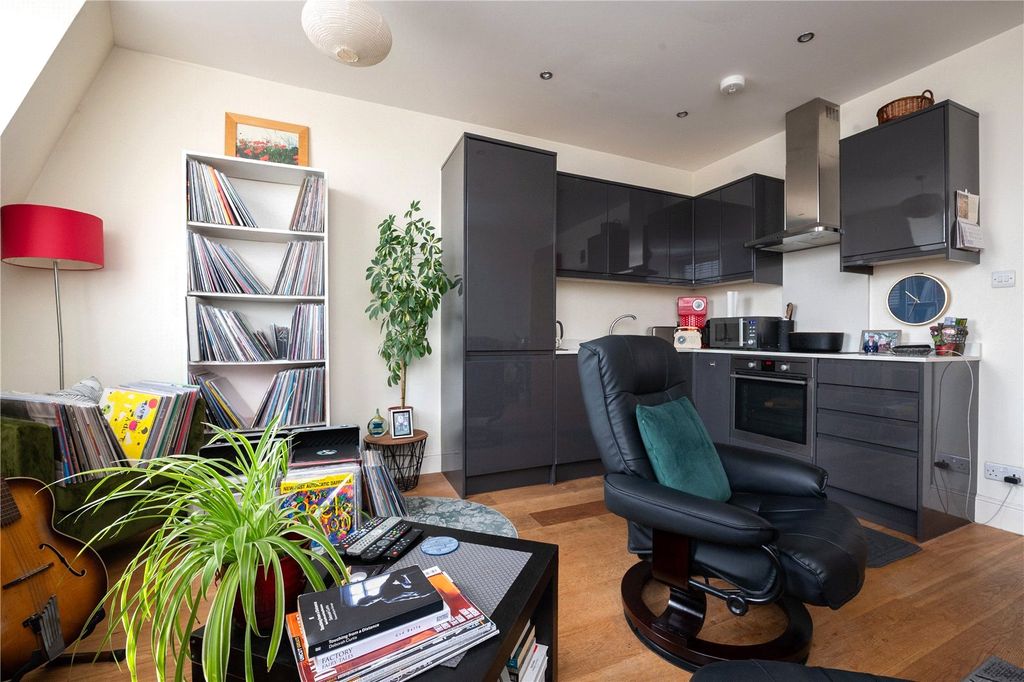 Property photo 3 of 8 Picture No. 04
