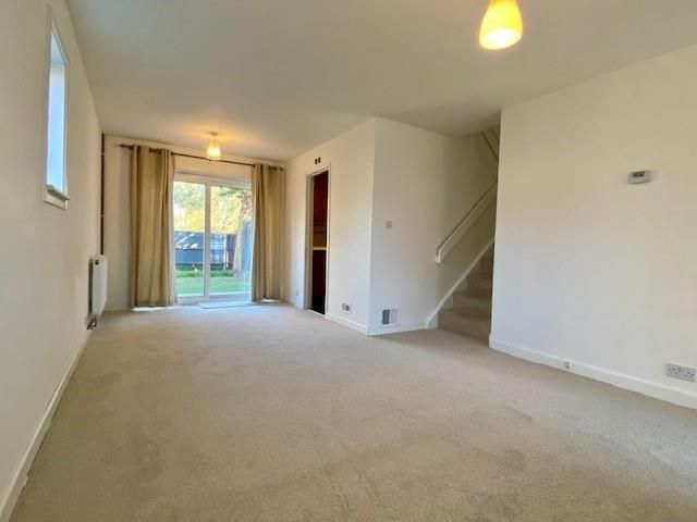 Property photo 2 of 25 8 Crofters Close Lounge 3 New.Jpg